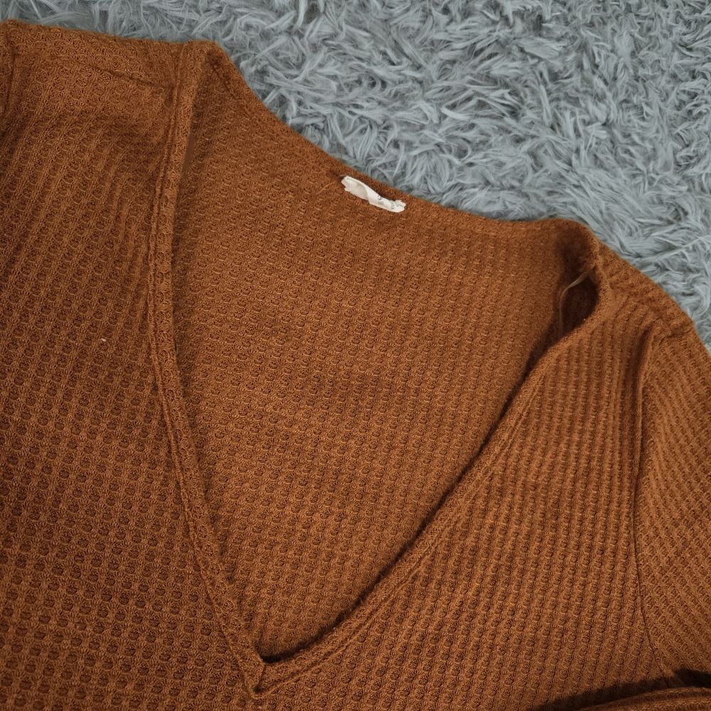 Peach Love California Womens Large Brown Long Bell Sleeve V-Kneck Peplum Sweater